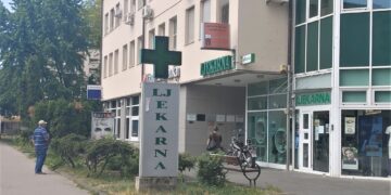 povlači