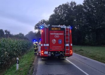 Mladić se automobilom zabio u kamion: Zadobio je teške ozljede, liječnici se bore za život 20-godišnje djevojke