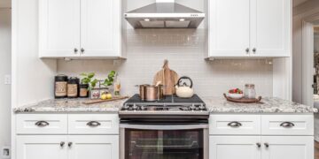 Jednostavan trik za čišćenje kuhinjske pećnice: Bolje čisti od sode bikarbone i octa