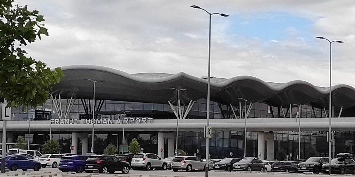 gusta magla zračna luka