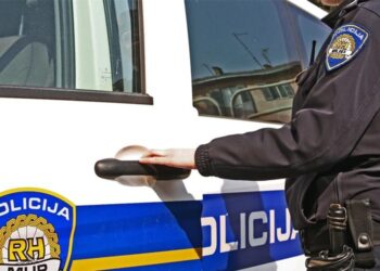 Lopovi provalili u tvrtku: Ukrali kablove, alat i kombi koji su kasnije zapalili