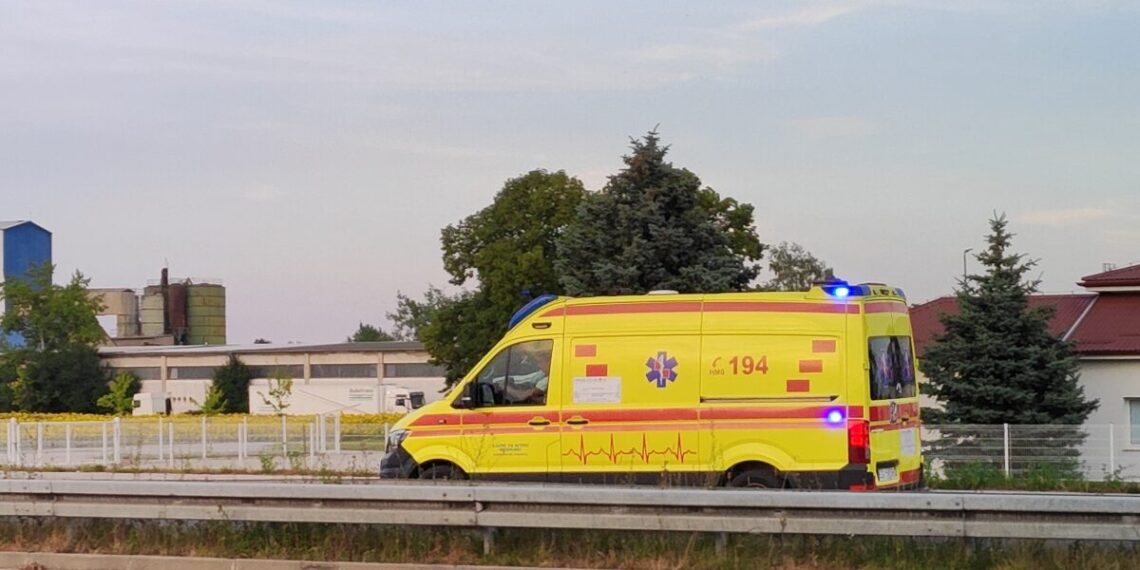 Motociklist (51) teško ozlijeđen: U zavoju izletio s ceste i udario u kuću