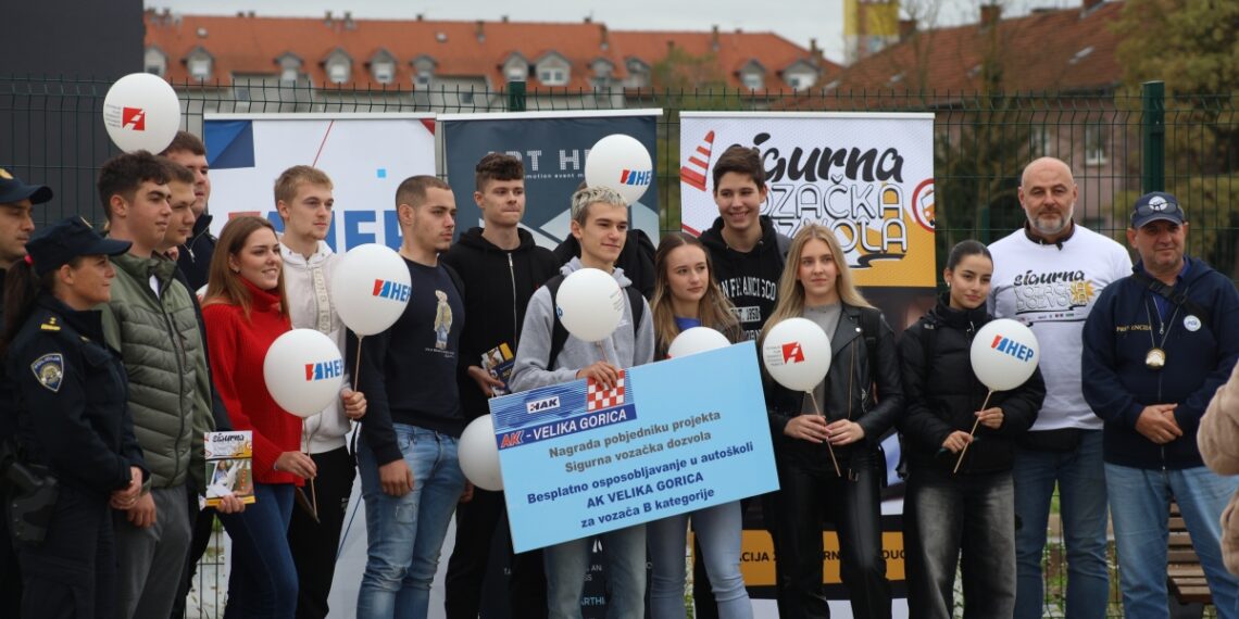 “Sigurna vozačka dozvola”: Gimnazijalci učili o odgovornom ponašanju u prometu