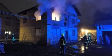 U obiteljskoj kući izbio požar: S vatrom se borili vatrogasci iz dva DVD-a