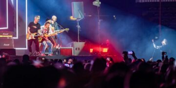 Plavi orkestar nastupio u Areni u originalnoj postavi: Publika je pjevala uglas