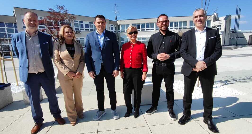 Velika Gorica dobila moderan trg u kojem uživaju školarci i građani