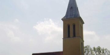 Vandali ispisali sramotne grafite: Uništeno pročelje crkve u Resniku