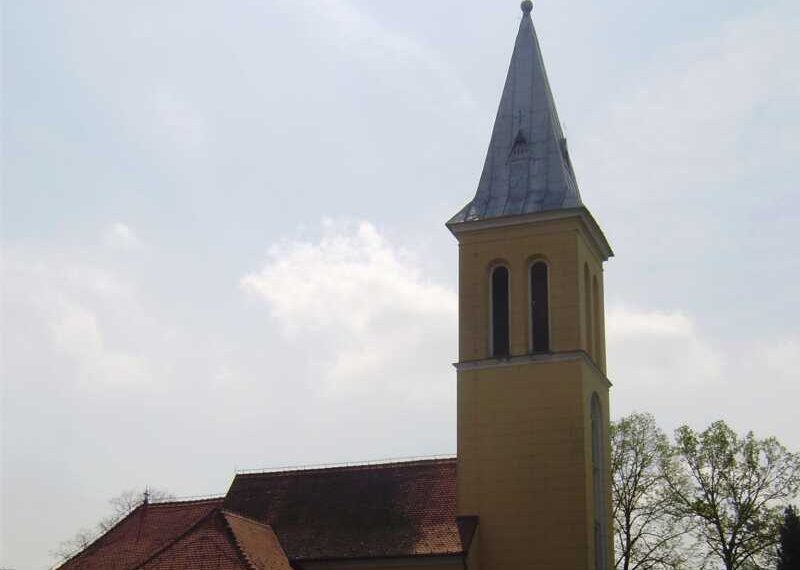 Vandali ispisali sramotne grafite: Uništeno pročelje crkve u Resniku