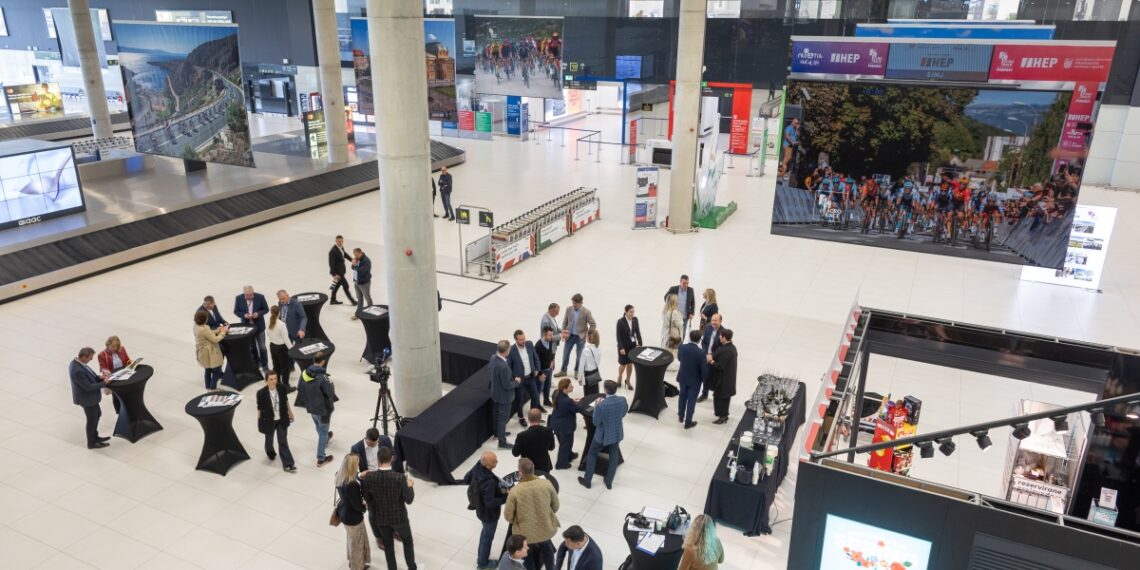 U Zračnoj luci otvorena izložba fotografija s CRO Race utrka