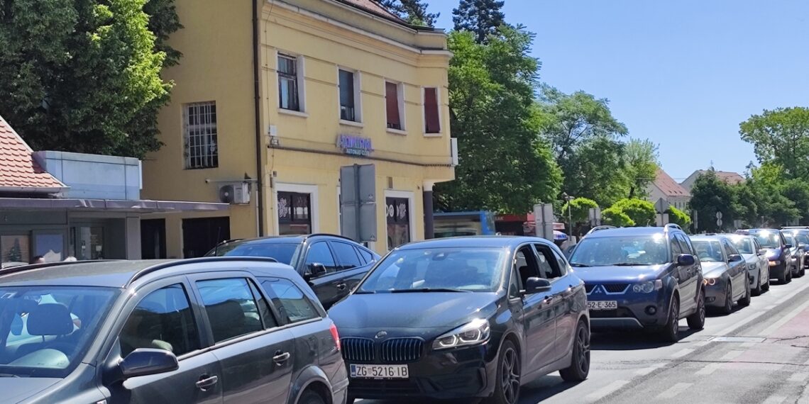 automobila