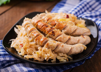 kiselo zelje s kobasicama