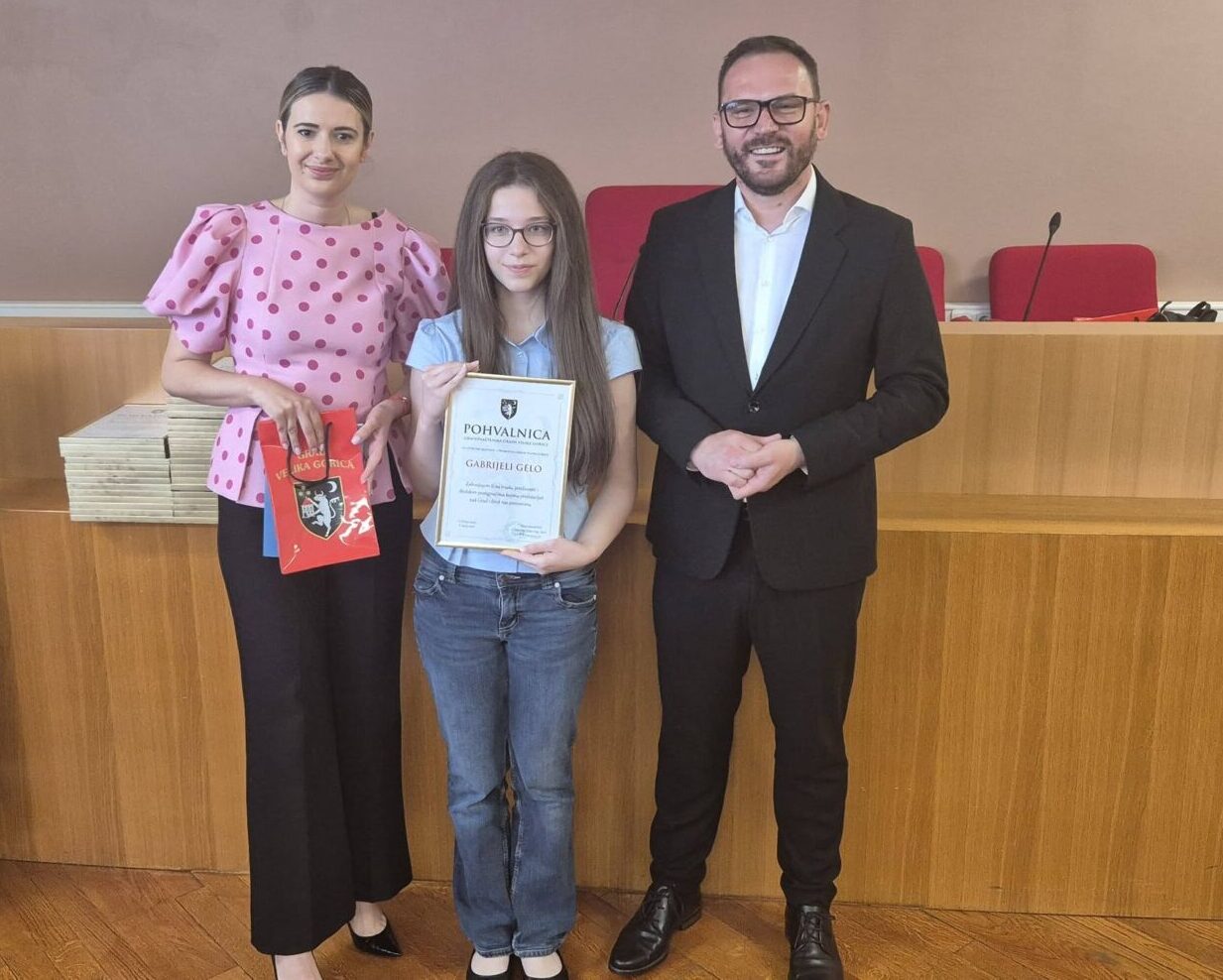 nagrađeni učenici na kraju školske godine