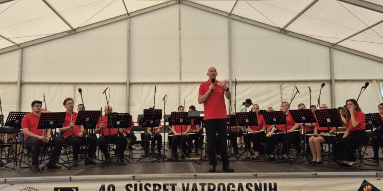 Nastupilo 13 puhačkih orkestara