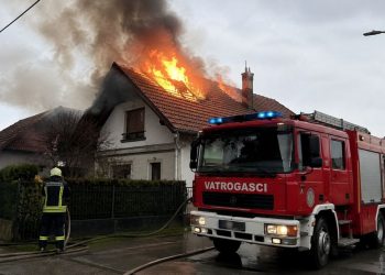 Radnik brenerom zapalio fasadu