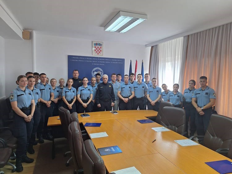 U Policijskoj upravi zagrebačkoj zaposlena 22 nova mlada policijska službenika