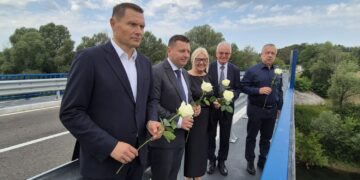 odana počast poginulim hrvatskim braniteljima
