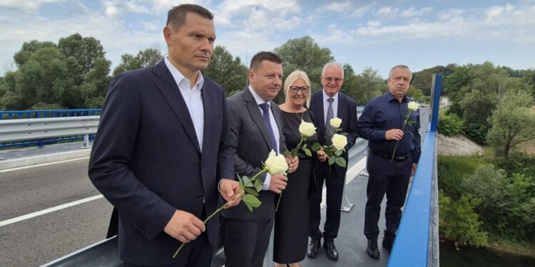 odana počast poginulim hrvatskim braniteljima