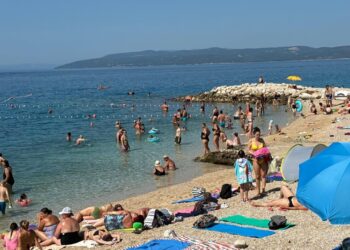 Gotovo svaki treći Hrvat ovog ljeta ostaje kod kuće