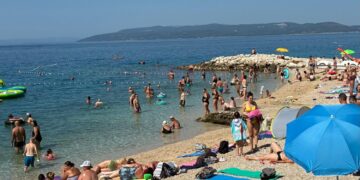 Gotovo svaki treći Hrvat ovog ljeta ostaje kod kuće