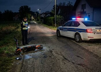 Dva maloljetnika bez kaciga pala s romobila
