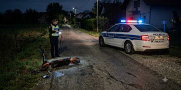 Dva maloljetnika bez kaciga pala s romobila