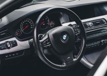 Policija traga za lopovom koji je ukrao BMW