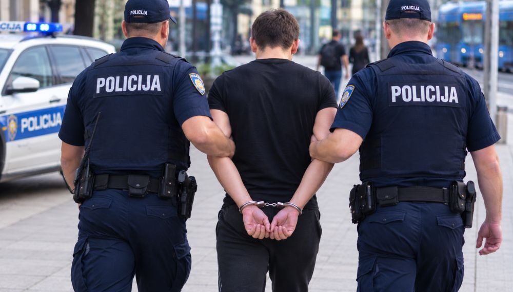 Ženama trgao lančiće s vrata