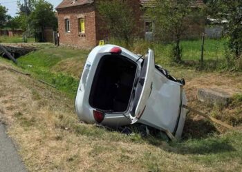 Šestero mladih ozlijeđeno u prometnoj nesreći
