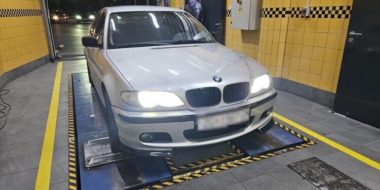 Okupili se ljubitelji automobila, a onda je stigla policija