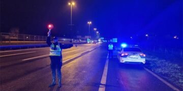 Pijan se zabio u policijski automobil