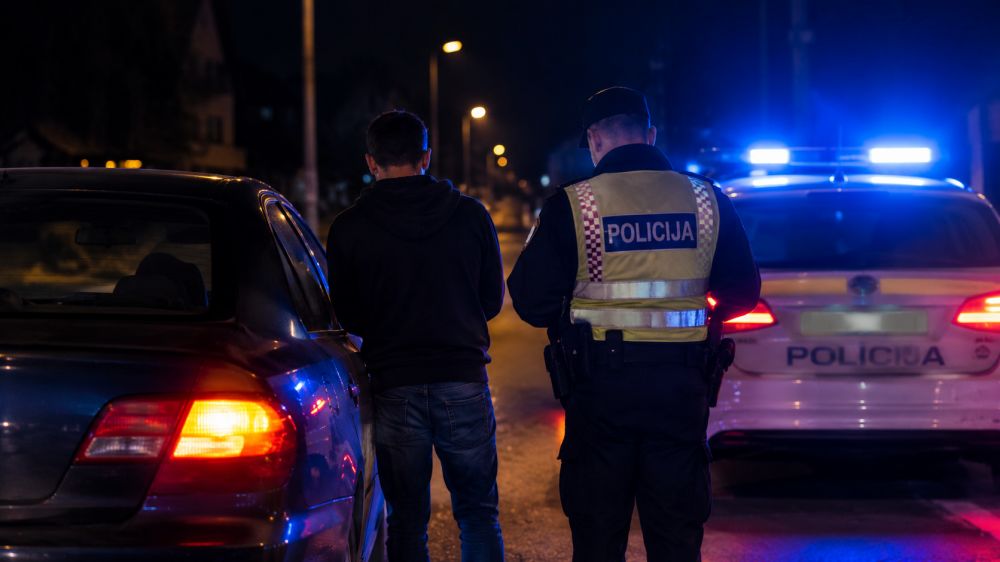 Vozio bez vozačke, registracije i osiguranja